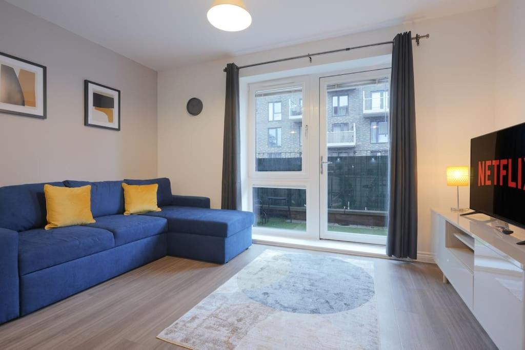 Luxury Campbell Park Apartments In Central Mk With Balcony, Free Parking & Smart Tv With Netflix By Yoko Property ミルトン・ケインズ エクステリア 写真