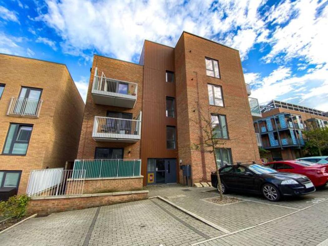 Luxury Campbell Park Apartments In Central Mk With Balcony, Free Parking & Smart Tv With Netflix By Yoko Property ミルトン・ケインズ エクステリア 写真